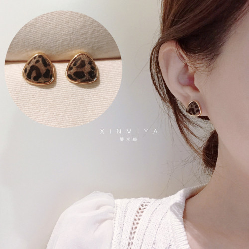 復古港風幾何三角豹紋耳釘女925銀針氣質方圓臉耳環秋冬BAI搭耳飾 復古港風幾何三角豹紋耳釘女925銀針氣質方圓臉耳環秋冬BAI搭耳飾