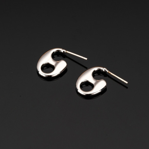 新款簡約高級感豬鼻子耳環黃銅鍍18Ks925耳釘小衆時尚通勤耳飾女