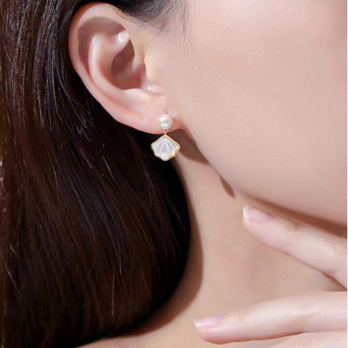 扇形一貝子耳釘女925純銀小裙子貝母耳環法式小香風貝珠耳飾