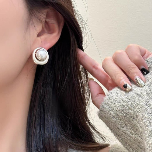 復古氣質珍珠耳釘女小衆設計手工拉絲925銀針耳環輕奢高級感耳飾 復古氣質珍珠耳釘女小衆設計手工拉絲925銀針耳環輕奢高級感耳飾