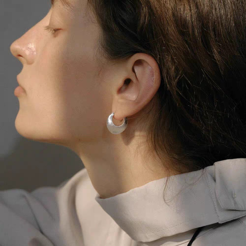 小衆設計肌理感復古拉絲耳環輕奢高級感陶罐耳飾925銀針耳圈