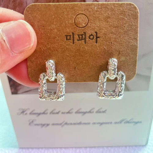 金屬耳環女2025年爆款925銀耳釘小衆設計簡約氣質耳飾個性風潮