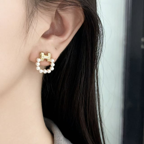 2025年新款簡約時尚小香風名媛風女珍珠字母耳環925銀針