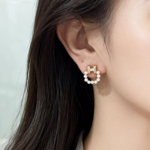 2025年新款簡約時尚小香風名媛風女珍珠字母耳環925銀針