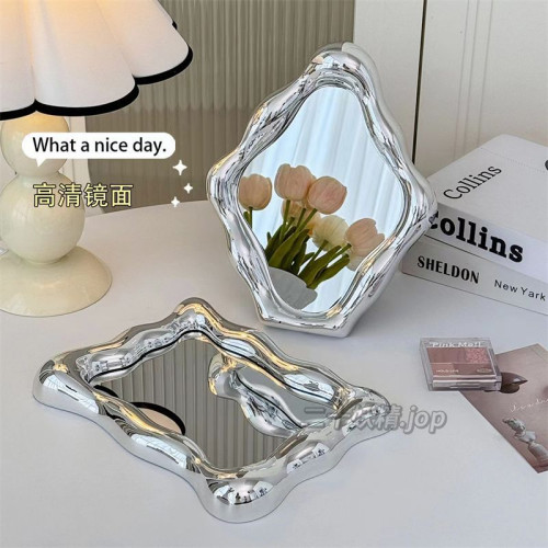 ins輕奢化妝鏡桌面桌上型不規則梳妝台鏡子復古臥室高級裝飾擺件 ins輕奢化妝鏡桌面桌上型不規則梳妝台鏡子復古臥室高級裝飾擺件