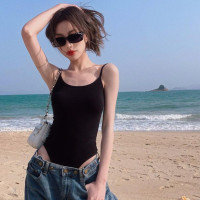 吊帶泳衣女夏季內搭設計感性感露背連體溫泉度假美式復古辣妹泳裝
