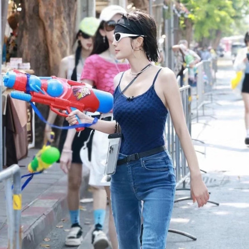 秦嵐同款復古簡約小胸吊帶修身顯瘦高級感連體露背遊泳衣女泳裝