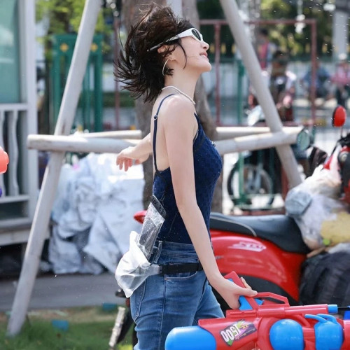 秦嵐同款復古簡約小胸吊帶修身顯瘦高級感連體露背遊泳衣女泳裝
