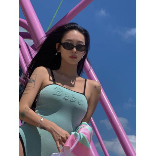 2024新款ins風純色連體泳衣女少女簡約吊帶顯瘦遮肚露背溫泉泳裝
