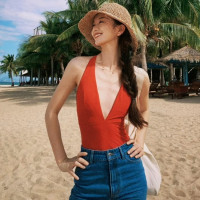 韓版女遊泳衣大胸網紅性感深V比基尼2023性感連體三角露背ins泳衣