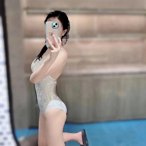 26新款高級感簡約珠光氣質女神顯瘦性感露背連體遊泳衣女