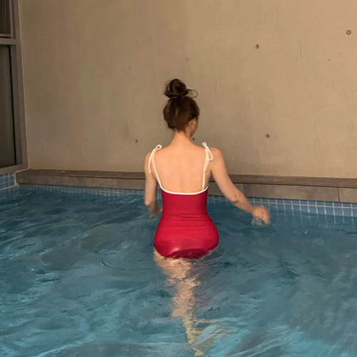 性感三角連體露背泳衣女抹胸吊帶遮肚子泳裝溫泉沙灘度假性感泳衣