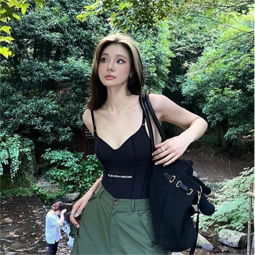 2023簡約純色吊帶辣妹風性感字母露背顯瘦連體泡溫泉泳裝女