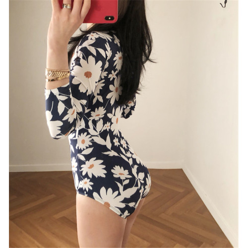 網紅同款潛水服度假潛水拍照防曬長袖泳衣女緊身浮潛沖浪水母衣