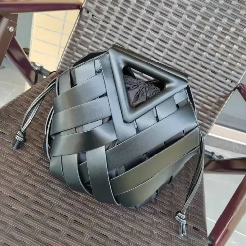 菜籃子女包小衆設計氣質高級時尚倒三角手提編織包包2025新款 菜籃子女包小衆設計氣質高級時尚倒三角手提編織包包2025新款