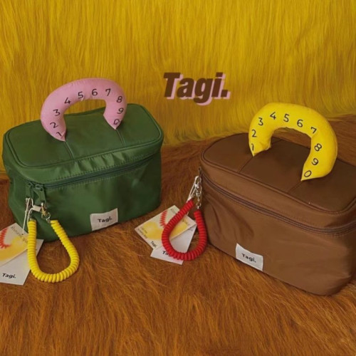 可愛撞色化妝包大容量女可攜式網紅包Tagi新款哈兜爆款化妝品收納包 可愛撞色化妝包大容量女可攜式網紅包Tagi新款哈兜爆款化妝品收納包