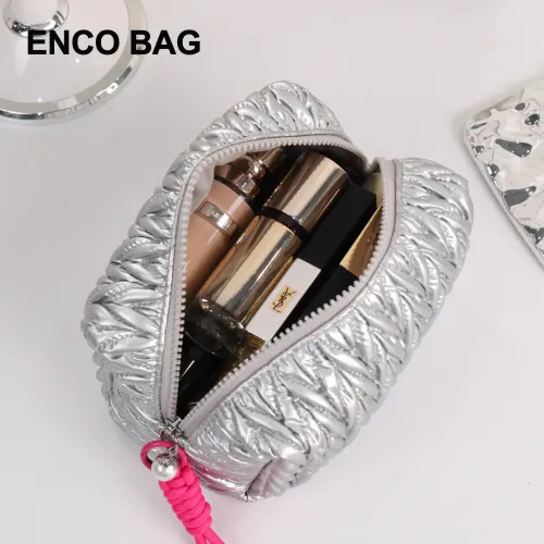 新款個性ins風大容量銀色化妝包大容量手提收納包高級感羽絨質感 新款個性ins風大容量銀色化妝包大容量手提收納包高級感羽絨質感