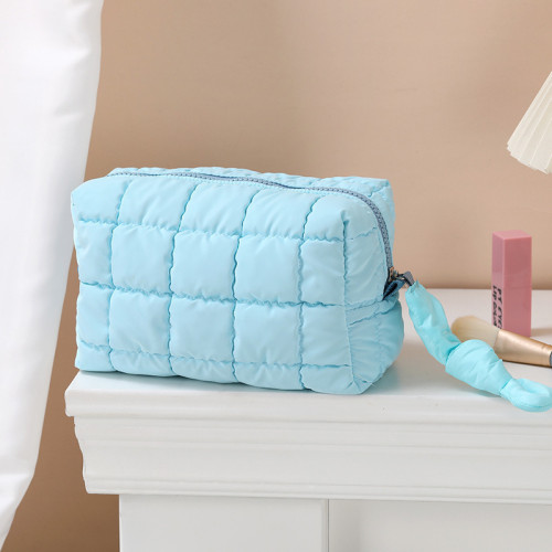簡約ins風化妝包女小可攜式旅行手提大容量高級感羽絨填充棉收納包 簡約ins風化妝包女小可攜式旅行手提大容量高級感羽絨填充棉收納包