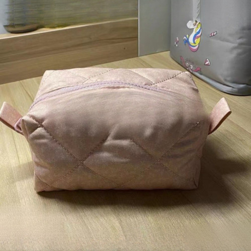 2023新款bm女孩大容量粉色碎花收納包洗漱包化妝包v 2023新款bm女孩大容量粉色碎花收納包洗漱包化妝包v