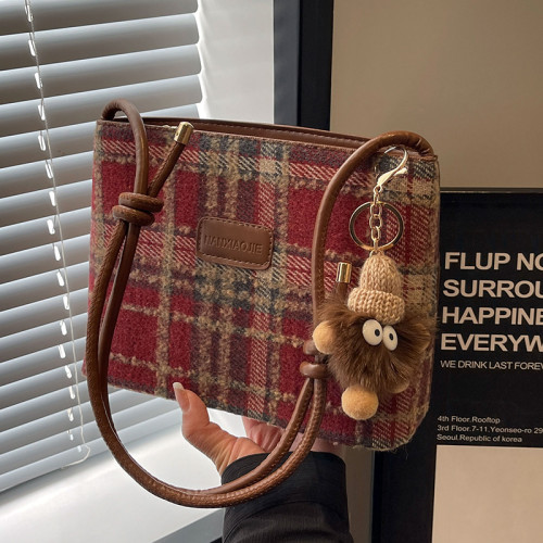 今年流行毛呢編織包包女2025新款潮時尚托特包女高級感小衆水桶包