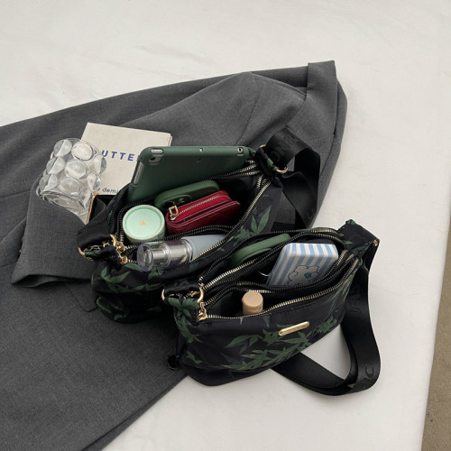 2024新款南韓絲媽媽包中年單肩包婆婆時尚多層大氣帆布包女斜後背包