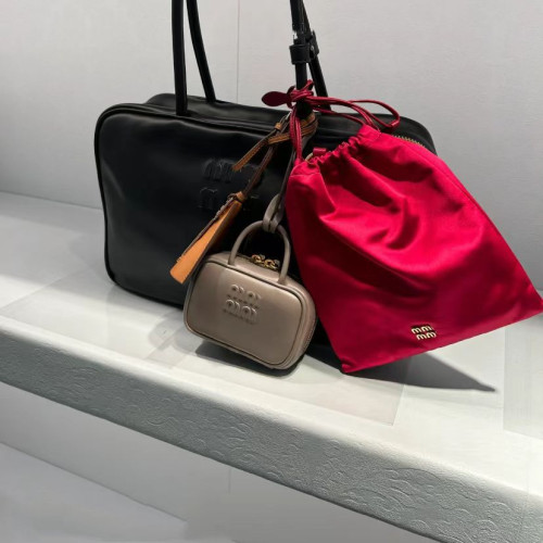 秋冬復古2024新款 高級感麂皮絨面 化妝包迷你抽繩束口小包收納包 秋冬復古2024新款 高級感麂皮絨面 化妝包迷你抽繩束口小包收納包