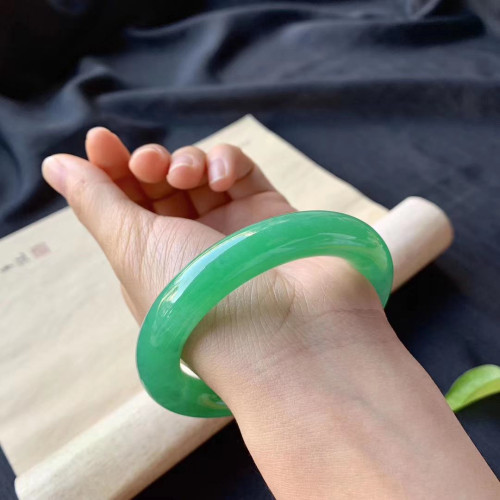 冰種翡翠手鐲女滿綠祖母綠天然翡翠正品玉手鐲子帝王綠圓條貴妃鐲