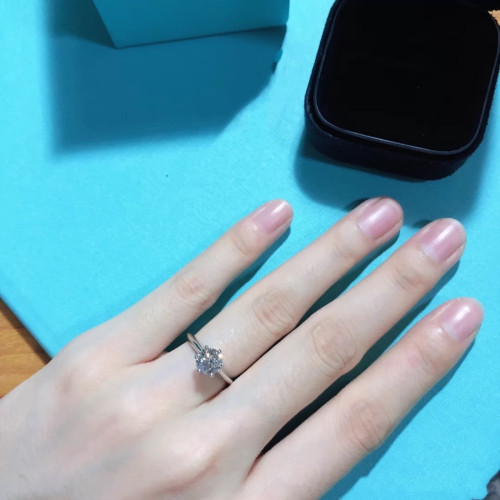 輕奢雪吻莫桑鑽求婚婚禮鑽戒一克拉18K金情侶對戒氣質百搭戒指潮