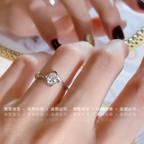 鉑金莫桑石倣真鑽四爪牛頭光臂愛心戒指天使之吻婚戒簡約款鑽戒女