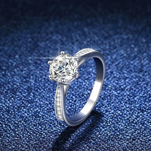 白金時尚莫桑石經典六爪鑽戒女一克拉戒指真金倣真鑲鑽婚戒婚嫁潮
