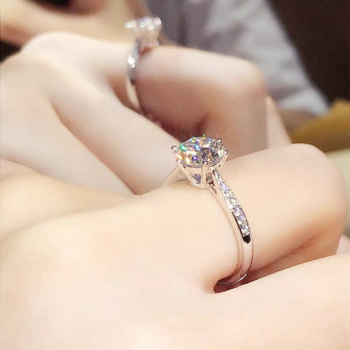 白金時尚莫桑石經典六爪鑽戒女一克拉戒指真金倣真鑲鑽婚戒婚嫁潮
