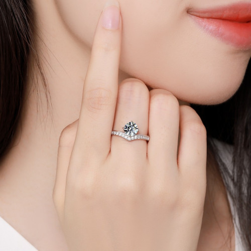 莫桑石鑽戒純銀戒指女PT950女戒鑲嵌皇冠定求結婚戒指送禮
