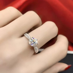 D色莫桑石戒指PT950星光皇後六爪鑽戒女18k白金1/2克拉婚戒定鉑金