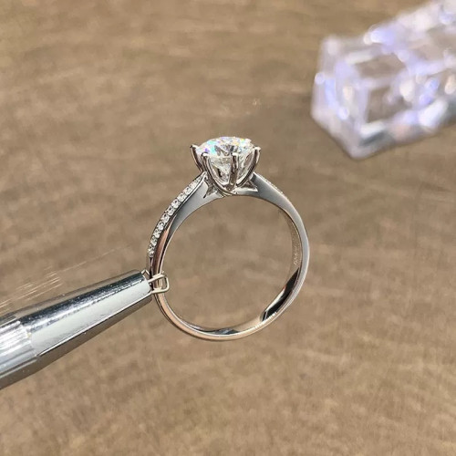 D色莫桑石戒指PT950星光皇後六爪鑽戒女18k白金1/2克拉婚戒定鉑金