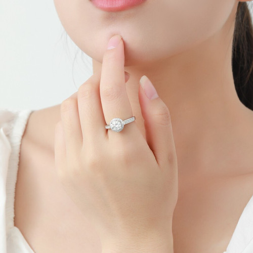 D色莫桑石鑽戒求結婚戒指情侶女款1克拉時尚經典鑲鑽活閉口女款