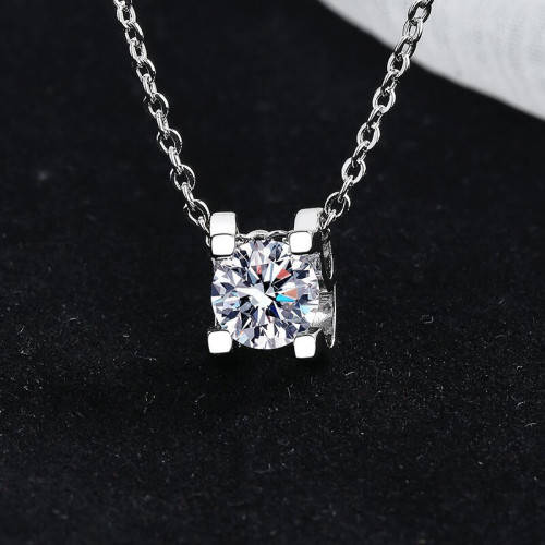 【新品特賣】純銀白金牛頭莫桑石項鏈女款鑲嵌莫桑鑽吊墜婚禮送禮