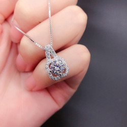 【新品特賣】進口莫桑鑽PT950白金方鑽莫桑石項鏈鑽石女豪華氣質
