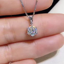 簡約六爪鎖骨莫桑鑽項鏈莫桑石吊墜女1克拉純銀鍍白金pt950莫桑石