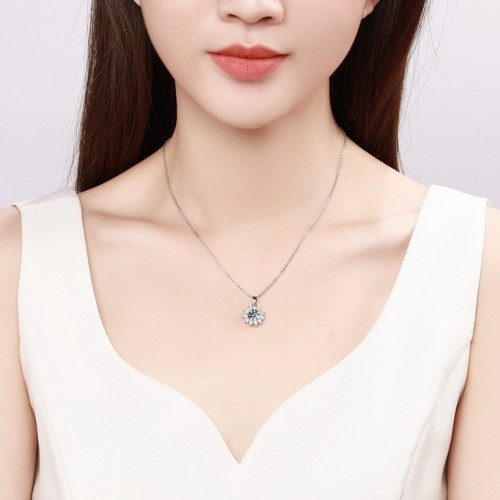【新品特賣】莫桑石太陽花項鏈女款純銀莫桑鑽吊墜時尚輕奢送女友