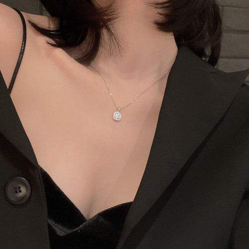 莫桑鑽項鏈女莫桑石吊墜設計感小衆純銀鎖骨鏈時尚簡約禮物送女友