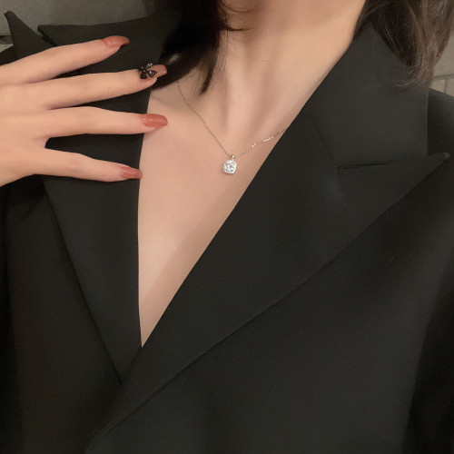莫桑鑽項鏈女莫桑石吊墜設計感小衆純銀鎖骨鏈時尚簡約禮物送女友