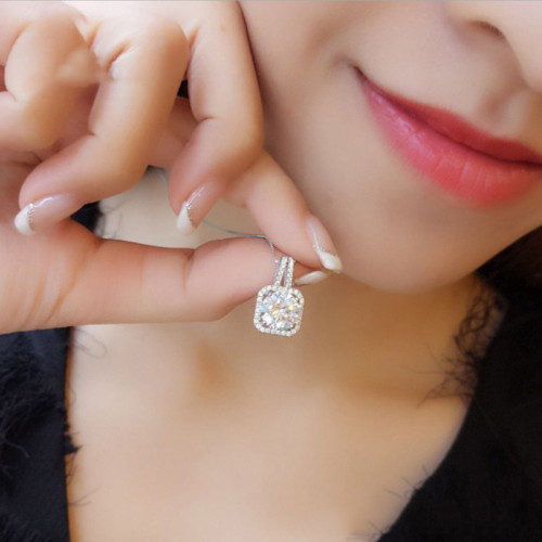 莫桑鑽項鏈女莫桑石吊墜1克拉純銀白金吊墜鎖骨鏈輕奢簡約送女友