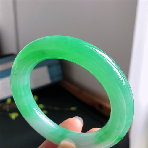 天然緬甸翡翠手鐲少女款冰種飄陽綠圓條手鐲女款翡翠玉手鐲送閨蜜