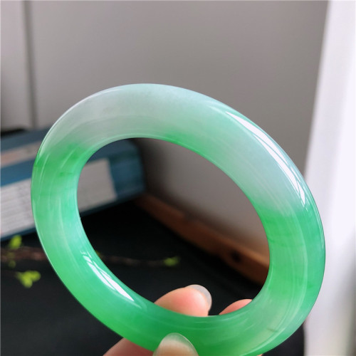 天然緬甸翡翠手鐲少女款冰種飄陽綠圓條手鐲女款翡翠玉手鐲送閨蜜