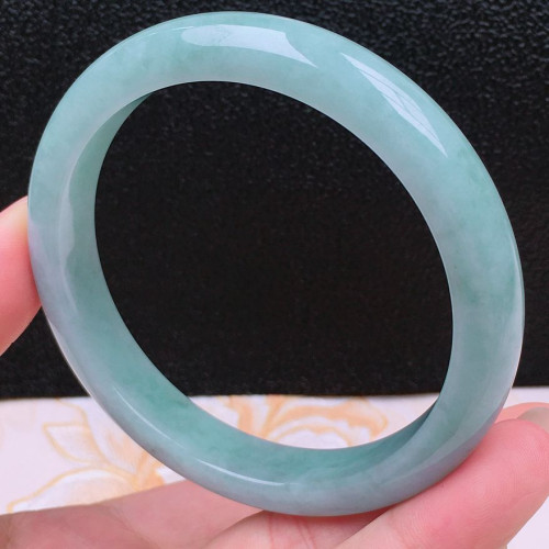 緬甸淺綠翡翠手鐲圓條糯冰種淡藍油青翡翠玉手鐲飄花鐲飄陽綠貴妃