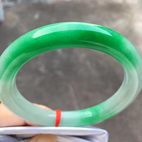 天然玉石緬甸翡翠手鐲圓條正品冰糯種陽綠飄花翡翠玉手鐲女款鐲子