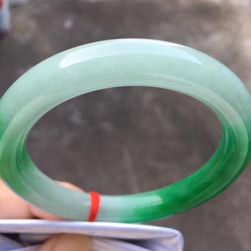 天然玉石緬甸翡翠手鐲圓條正品冰糯種陽綠飄花翡翠玉手鐲女款鐲子