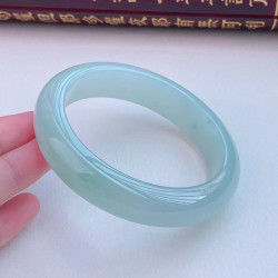 緬甸翡翠飄綠手鐲女正圓貴妃送媽媽油青飄花手飾冰糯種淺綠玉手鐲