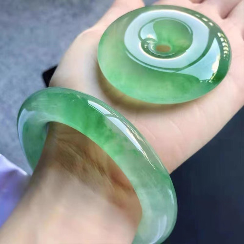 緬甸天然a貨冰糯種飄花老坑翡翠手鐲高冰種飄花貴妃翡翠玉手鐲女