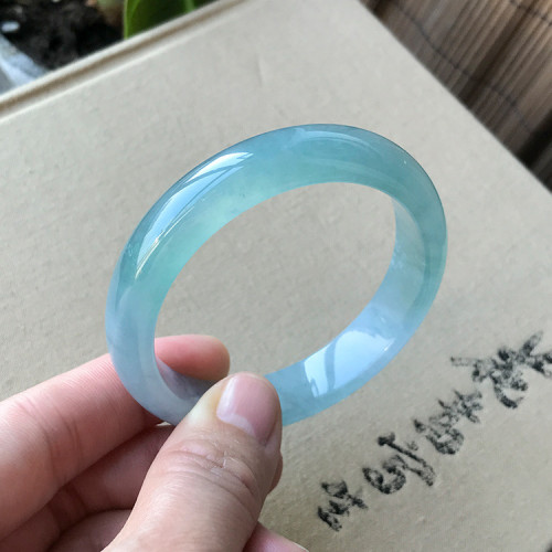 藍水天然正冰種海藍寶真玉鐲女款天青凍女士手鐲子天空藍翡翠岫玉